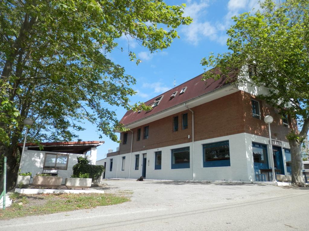 H.A.N.D Surf Hostel Лангре Екстериор снимка